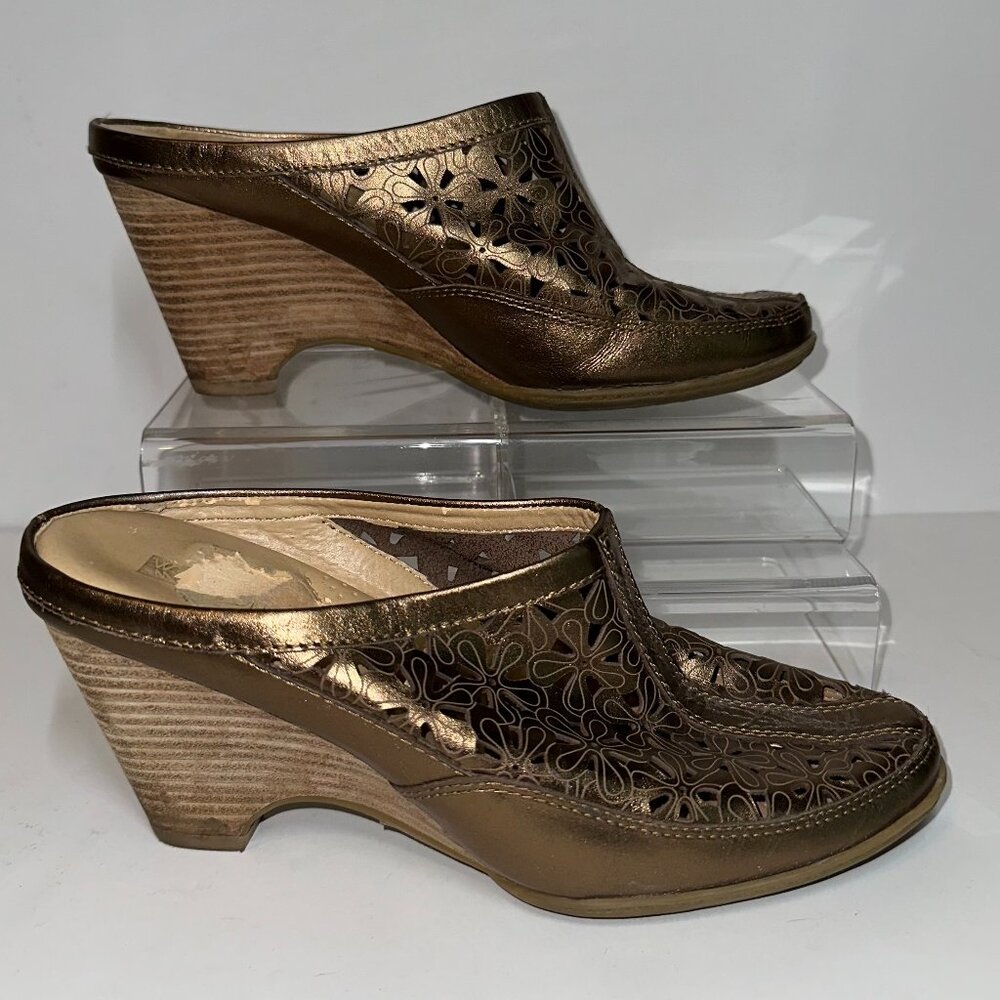White Mountain Metallic Bronze Leather 3" Wedge Shoe size 7.5M 223-W11078M